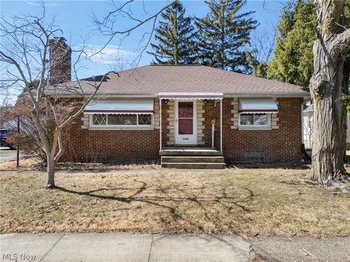 2340 10th St, Cuyahoga Falls, OH, 44221-3012 | Card Image