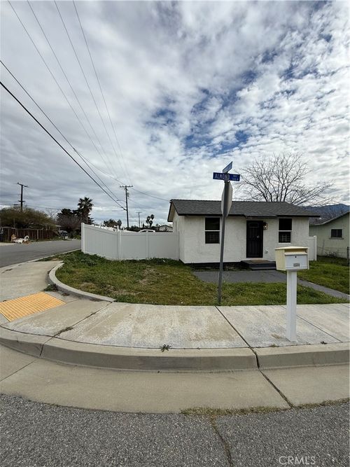 582 N Almond Way, Banning, CA, 92220-5742 | Card Image