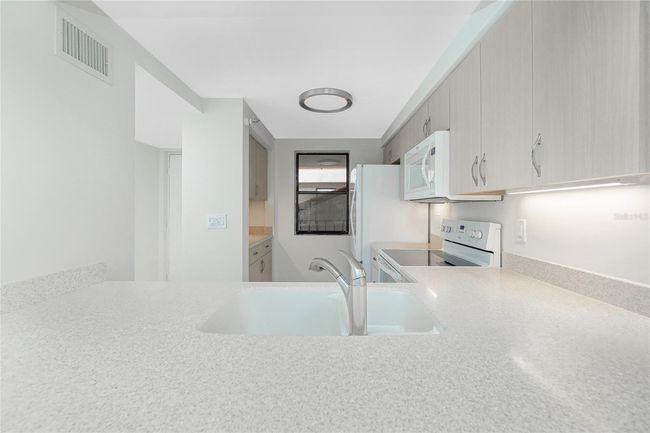 UNIT-212 - 1551 Beach Rd, Condo with 2 bedrooms, 2 bathrooms and null parking in Englewood FL | Image 18