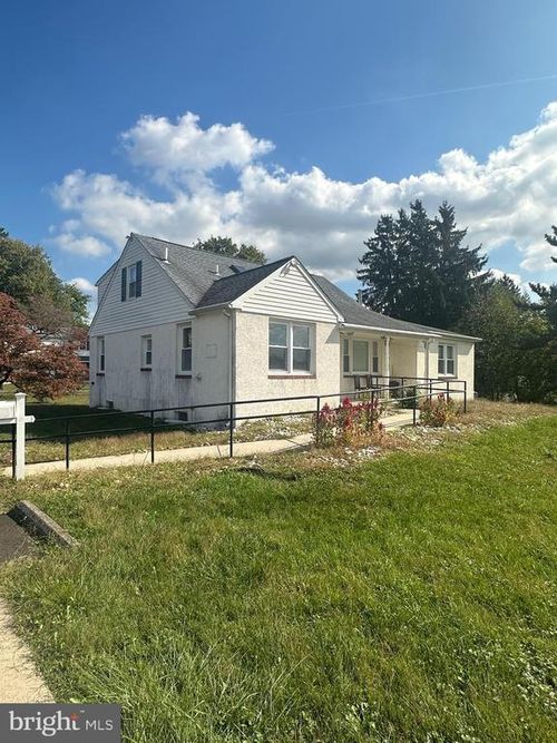 296 Evergreen Ave, WARMINSTER, PA, 18974-4760 | Card Image