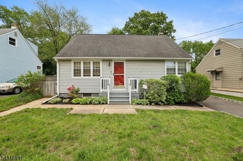 8 Parkway Pl, Parlin, NJ, 08859-1906 | Card Image