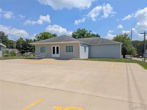 1110 School St, Hillsboro, IL, 62049-1932 | Card Image