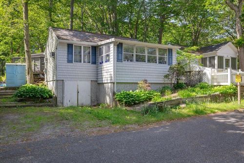 25 Cottage Rd, Calverton, NY, 11933-1265 | Card Image