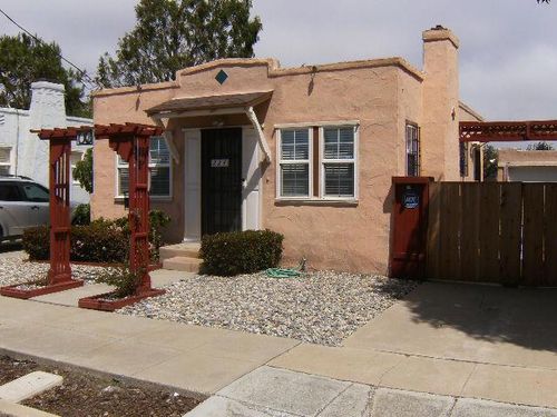 224 W San Luis St, Salinas, CA, 93901-1933 | Card Image