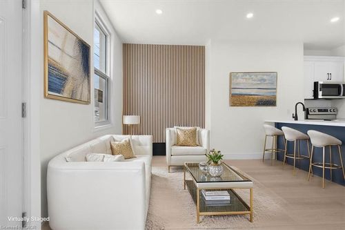 215 Ray St N, Hamilton, ON, L8R2Y3 | Card Image