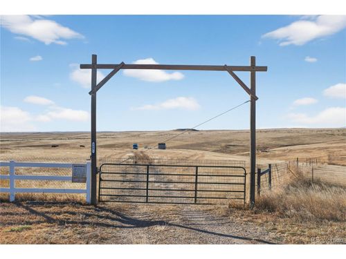 5689 S Tom Bay Ct, Bennett, CO, 80102-8727 | Card Image