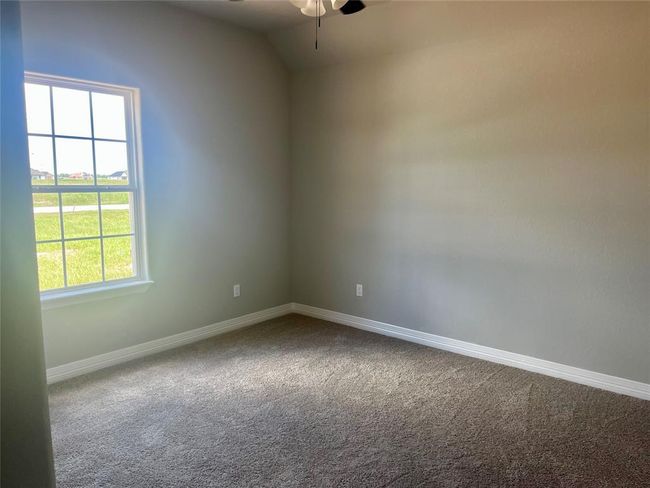 643 Longhorn Trl, House other with 4 bedrooms, 2 bathrooms and 2 parking in Angleton TX | Image 7