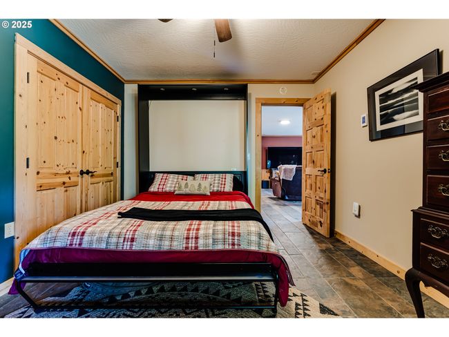 86561 R R Baker Rd, House other with 3 bedrooms, 3 bathrooms and 2 parking in Springfield OR | Image 16