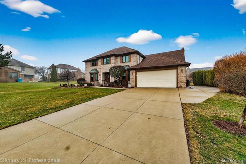19230 Augusta Ct, Livonia, MI, 48152-4016 | Card Image