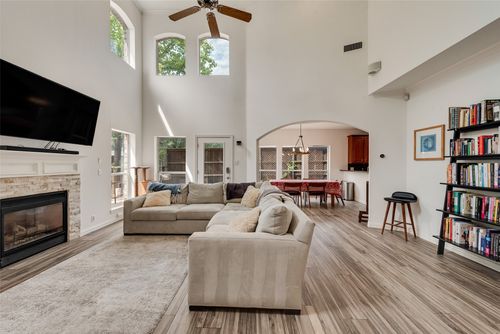 a-5735 Richmond Ave, Dallas, TX, 75206-6871 | Card Image