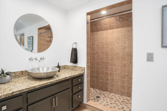 APT-4 - 2843 E Grand Blvd, Condo with 2 bedrooms, 2 bathrooms and null parking in Detroit MI | Image 16
