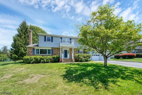 30 Aldersgate Cir, Budd Lake, NJ, 07828-3812 | Card Image