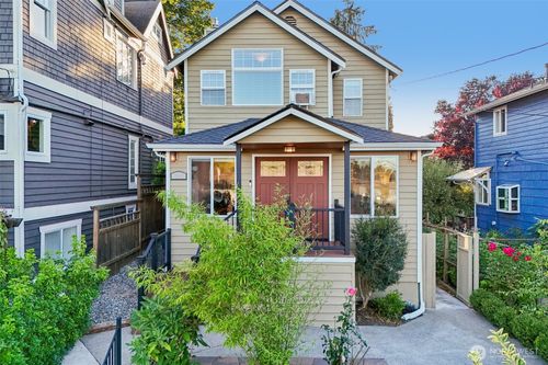 7343 19th Ave Ne, Seattle, WA, 98115-5705 | Card Image
