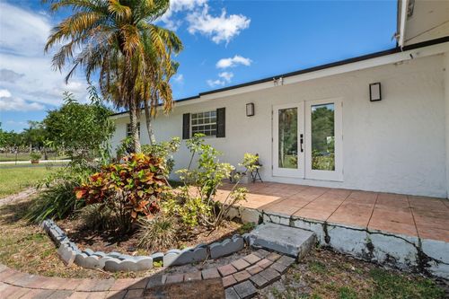 17611 Sw 66th St, Southwest Ranches, FL, 33331-1901 | Card Image