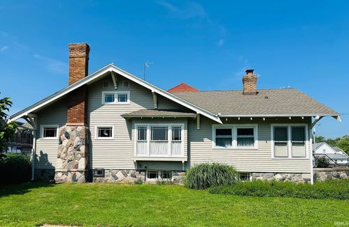 212 E Main St, Kewanna, IN, 46939-2047 | Card Image