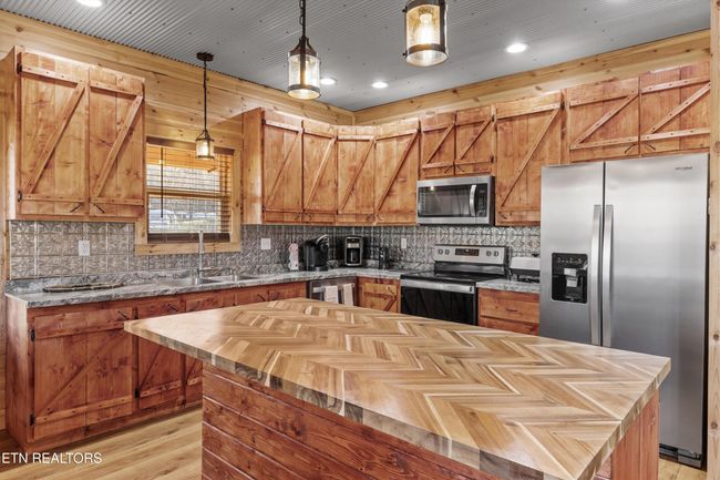 1109 Dry Valley Rd, House other with 2 bedrooms, 3 bathrooms and null parking in Townsend TN | Image 10
