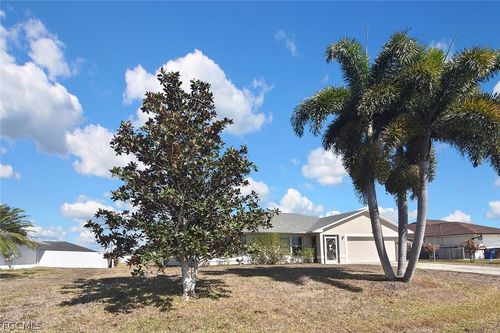 5122 Beecher St, Lehigh Acres, FL, 33971-7507 | Card Image