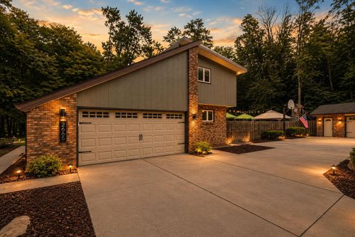 2665 N Pinebrook Dr, La Porte, IN, 46350-7015 | Card Image