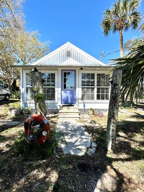 12391 Live Oak St, Cedar Key, FL, 32625-4733 | Card Image