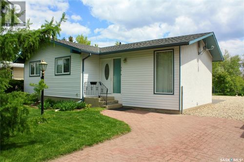 30 Albany Cres, Saskatoon, SK, S7K1J3 | Card Image