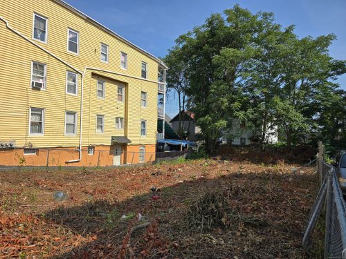 39 W Liberty St, Waterbury, CT, 06706-1030 | Card Image