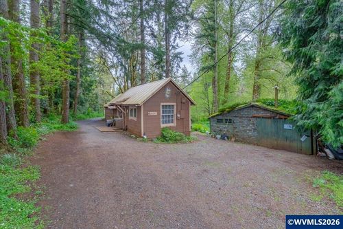 10125 Edmunson Dr Se, Salem, OR, 97317-8821 | Card Image