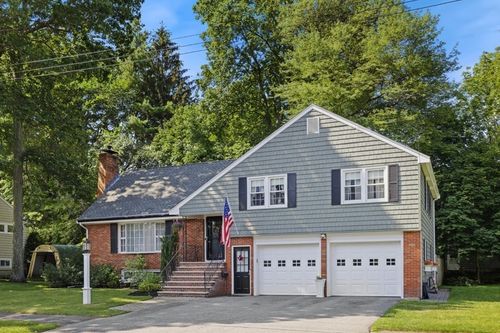 28 Cumberland Rd, Reading, MA, 01867-3411 | Card Image