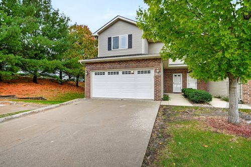 8302 Wilden Dr, Urbandale, IA, 50322-7067 | Card Image