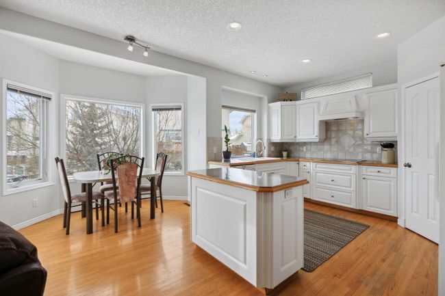 10791 Valley Springs Road Nw, Home with 5 bedrooms, 3 bathrooms and 4 parking in Calgary AB | Image 16