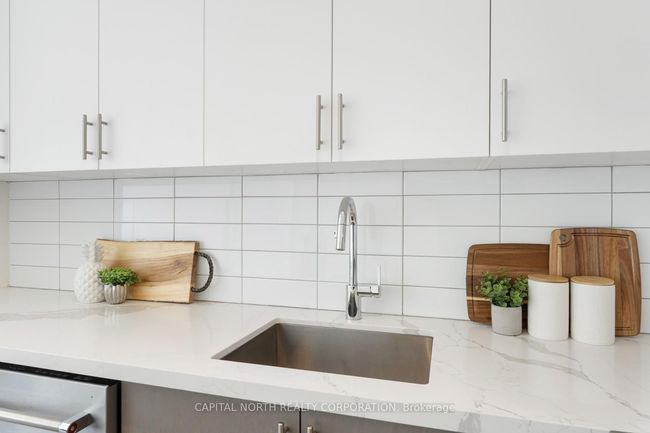 1718 - 9000 Jane St, Condo with 2 bedrooms, 2 bathrooms and 1 parking in Concord ON | Image 9