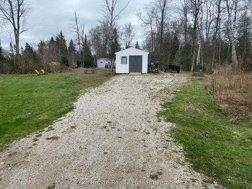 319 Tyendinaga Rd, Kincardine, ON, N2Z2X3 | Card Image