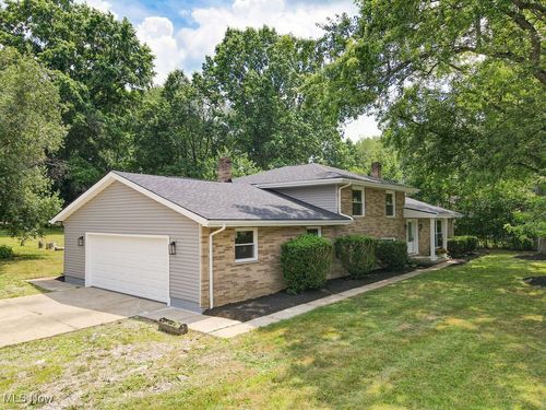 528 Fernwood Ave, Tallmadge, OH, 44278-1315 | Card Image