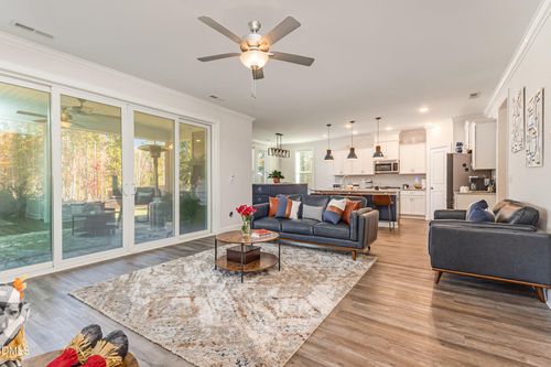 300 W Amber Oak Dr, Selma, NC, 27576-3343 | Card Image