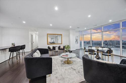 5-4521 San Felipe St, Houston, TX, 77027-3383 | Card Image