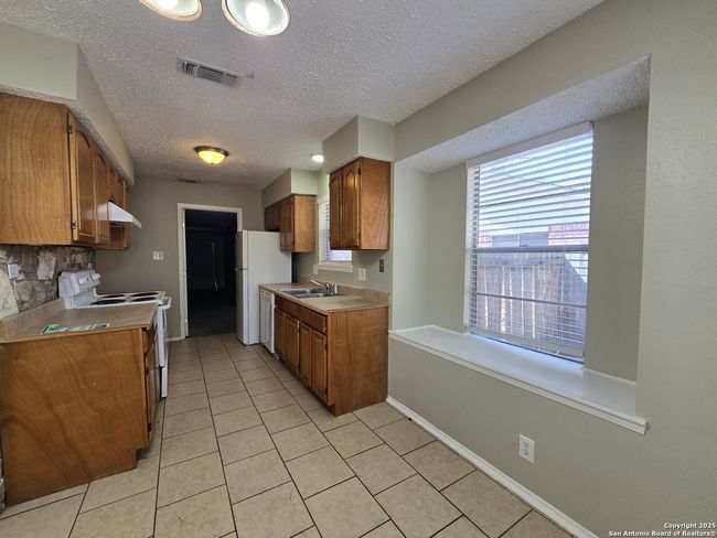 6911 Brookport, House other with 3 bedrooms, 2 bathrooms and null parking in Leon Valley TX | Image 5