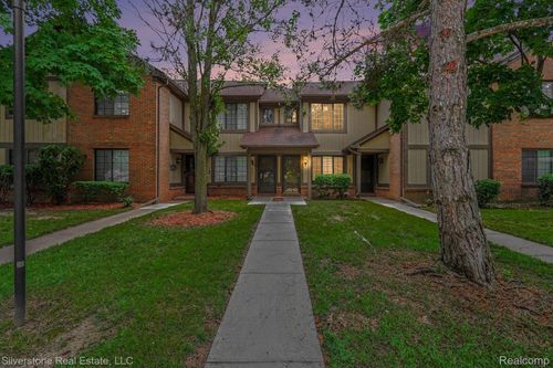 1502 Meadow Side Dr, Rochester Hills, MI, 48307-3079 | Card Image