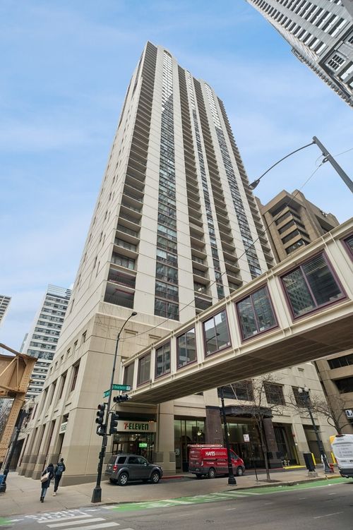 4301-200 N Dearborn St, Chicago, IL, 60601-1622 | Card Image