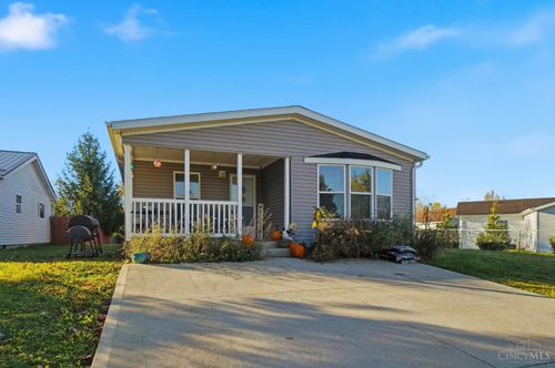 555 Cross Creek Cir, Wilmington, OH, 45177-1681 | Card Image