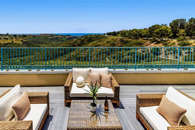 First level outdoor patio | Image 30