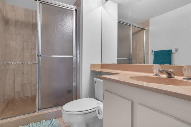 APT-3332 - 1717 N Bayshore Dr, Condo with 2 bedrooms, 2 bathrooms and null parking in Miami FL | Image 15