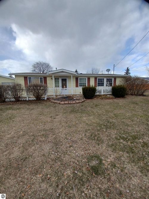 10156 Virginia St, Oscoda, MI, 48750-1903 | Card Image