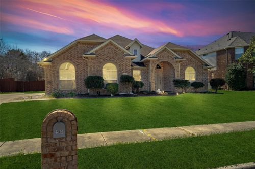 210 Moses Dr, Glenn Heights, TX, 75154-3888 | Card Image