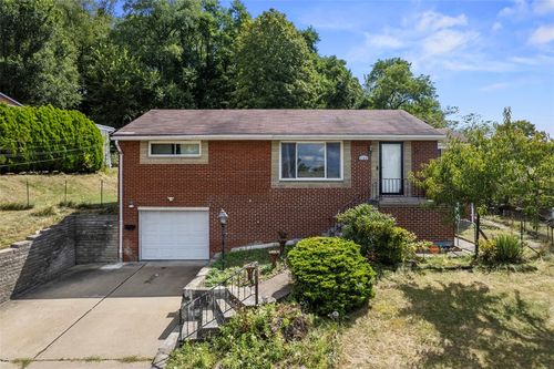 3104 Woodridge Dr, Pittsburgh, PA, 15227-1018 | Card Image