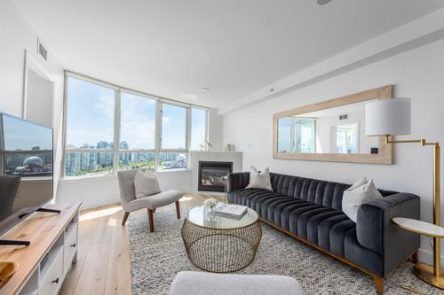 2208-63 Keefer Pl, Vancouver, BC, V6B6N6 | Card Image