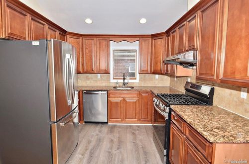 154 20th Rd, Whitestone, NY, 11357 | Card Image