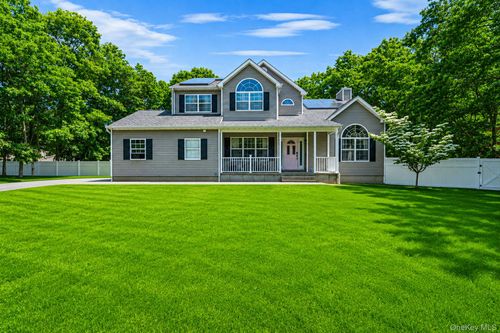 9 Mulligan Dr, Medford, NY, 11763-1694 | Card Image