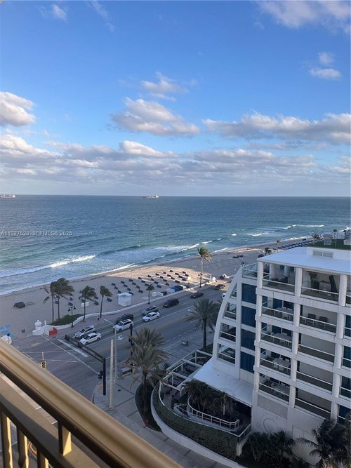 apt-305-2900 Banyan St, Fort Lauderdale, FL, 33316-1529 | Card Image