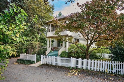 5 Prospect Ct, Northampton, MA, 01060-2224 | Card Image