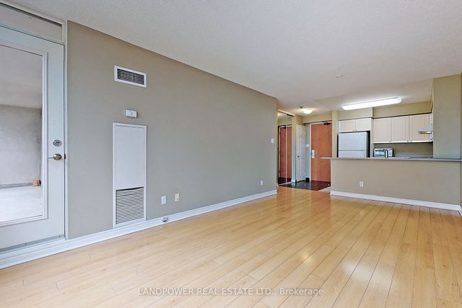 803 - 256 Doris Ave, Condo with 2 bedrooms, 2 bathrooms and 1 parking in North York ON | Image 6