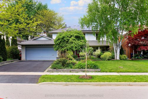 56 Silverthorne Bush Dr, Etobicoke, ON, M9C2X8 | Card Image